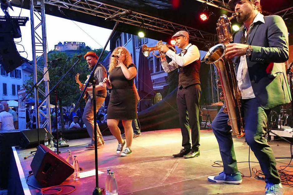 The Nutty Boys feat. Anja Lehmann (Freitag, 21 Uhr, Kronenplatz) (Foto: Hans-Peter Müller) The Nutty Boys feat. Anja Lehmann (Freitag, 21 Uhr, Kronenplatz) (Foto: Hans-Peter Müller)
