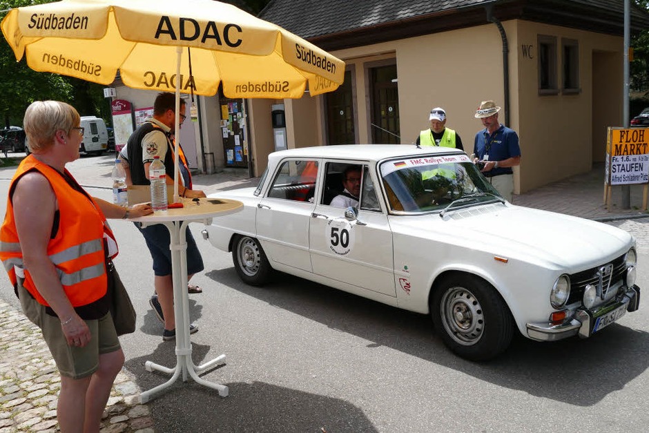 Der Alfa Romeo Giulia kam kurz darauf an (Foto: Hans-Peter Müller) Der Alfa Romeo Giulia kam kurz darauf an (Foto: Hans-Peter Müller)