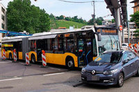 14 Verletzte bei Unfall von Linienbus und Auto in Stuttgart 14 Verletzte bei Unfall von Linienbus und Auto in Stuttgart