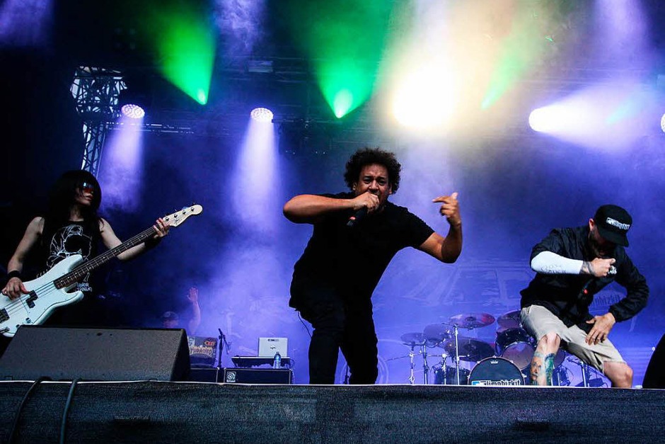 Limp Bizkit beim I EM Music Festival in Emmendingen: gepflegte Eskalation und schweißdurchtränkte Zuschauer. (Foto: Patrik Müller) Limp Bizkit beim I EM Music Festival in Emmendingen: gepflegte Eskalation und schweißdurchtränkte Zuschauer. (Foto: Patrik Müller)