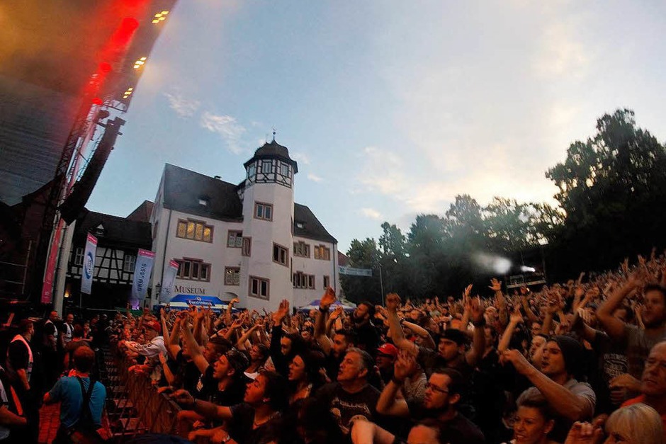 Limp Bizkit beim I EM Music Festival in Emmendingen: gepflegte Eskalation und schweißdurchtränkte Zuschauer. (Foto: Patrik Müller) Limp Bizkit beim I EM Music Festival in Emmendingen: gepflegte Eskalation und schweißdurchtränkte Zuschauer. (Foto: Patrik Müller)