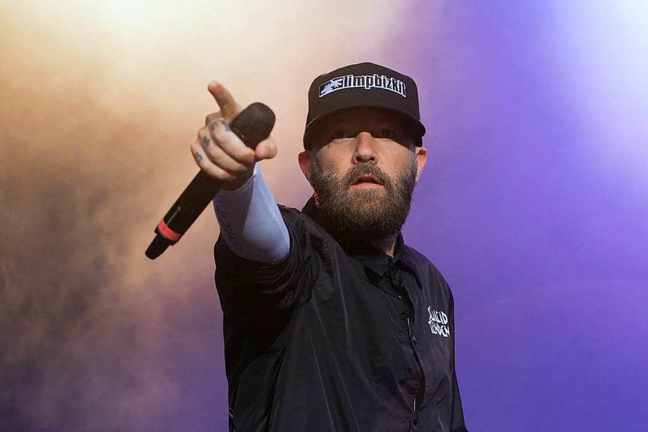 Limp Bizkit beim I EM Music Festival in Emmendingen: gepflegte Eskalation und schweißdurchtränkte Zuschauer. (Foto: Patrik Müller) Limp Bizkit beim I EM Music Festival in Emmendingen: gepflegte Eskalation und schweißdurchtränkte Zuschauer. (Foto: Patrik Müller)