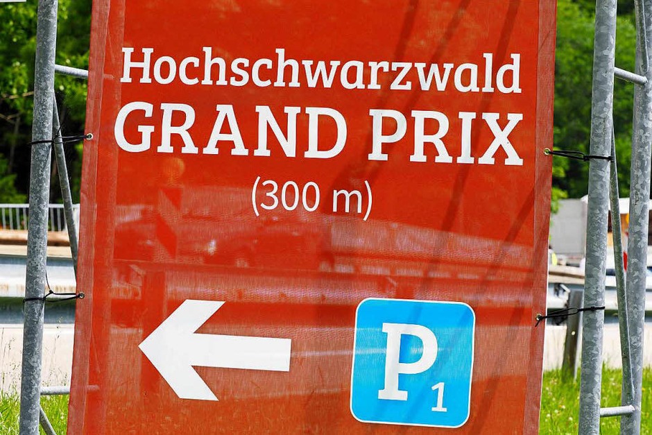 Leise Motoren, quietschende Reifen: Beim Hochschwarzwald Grand Prix am Schluchseering sind E-Karts gegeneinander angetreten – unter den Fahrern waren auch einige Promis. (Foto: Susanne Gilg) Leise Motoren, quietschende Reifen: Beim Hochschwarzwald Grand Prix am Schluchseering sind E-Karts gegeneinander angetreten – unter den Fahrern waren auch einige Promis. (Foto: Susanne Gilg)