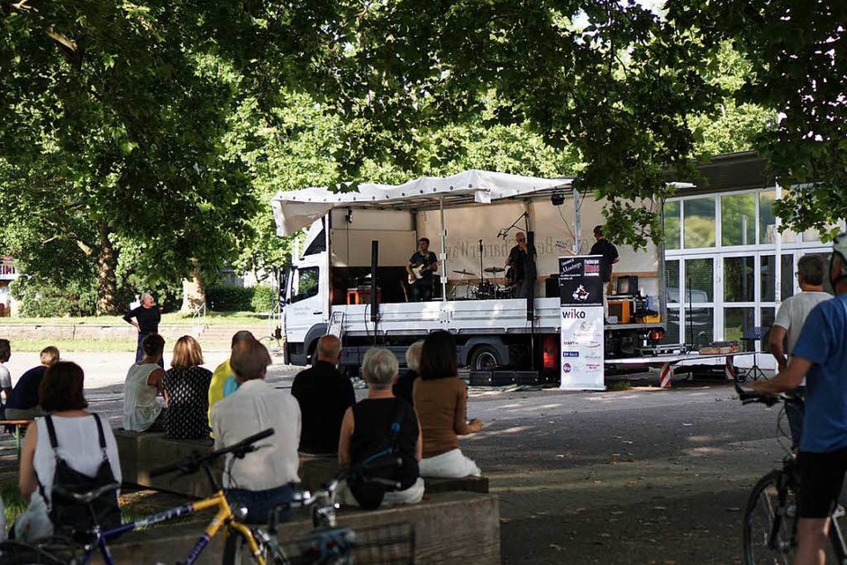 Freiburger Blues Association am Alten Messplatz (Foto: Simon Langemann) Freiburger Blues Association am Alten Messplatz (Foto: Simon Langemann)