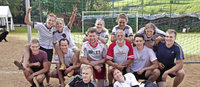 Dorfmaidle und Holzinshaus-Team jubeln Dorfmaidle und Holzinshaus-Team jubeln