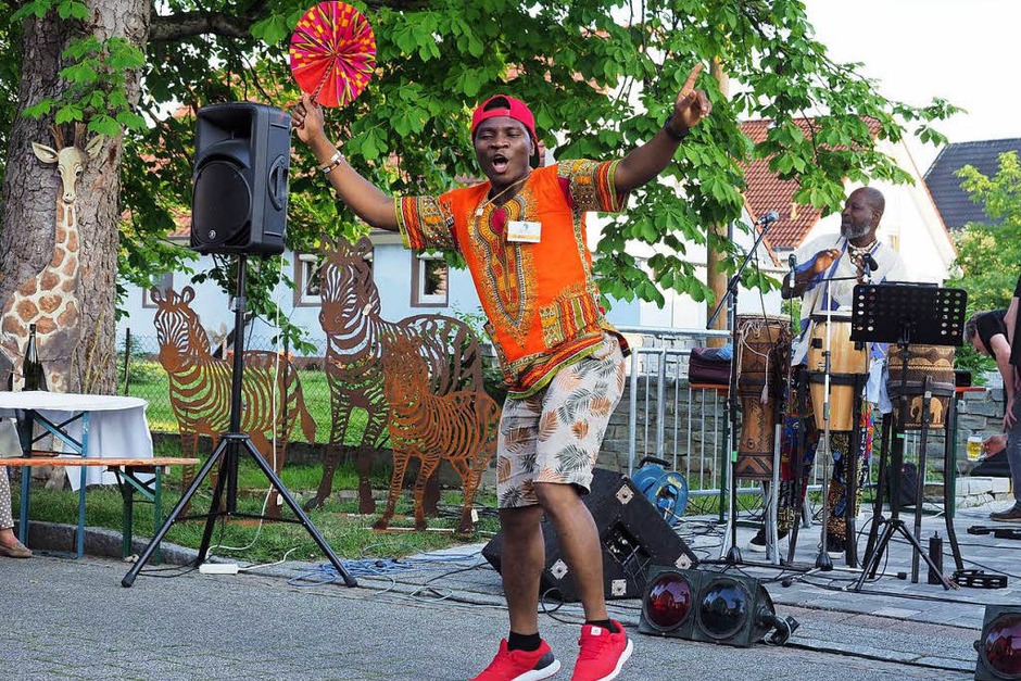 Ein buntes Fest waren die Afrikatage des Vereins Tukolere Wamu in Gallenweiler. (Foto: Jutta Geiger) Ein buntes Fest waren die Afrikatage des Vereins Tukolere Wamu in Gallenweiler. (Foto: Jutta Geiger)