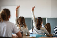 Weil Lehrer fehlen, findet in fast jeder 7. Stunde kein regulärer Unterricht statt Weil Lehrer fehlen, findet in fast jeder 7. Stunde kein regulärer Unterricht statt