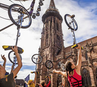 Benefiz auf dem Münster mit dem Circus Harlekin Benefiz auf dem Münster mit dem Circus Harlekin