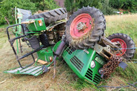 Traktor überschlägt sich beim Heuen in Leibstadt – Fahrer schwer verletzt Traktor überschlägt sich beim Heuen in Leibstadt – Fahrer schwer verletzt