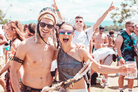 Video: Tausende Elektro-Fans feiern auf der Sea You 2018 am Tunisee Video: Tausende Elektro-Fans feiern auf der Sea You 2018 am Tunisee