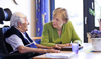 Merkel will Pflegesystem neu ordnen Merkel will Pflegesystem neu ordnen