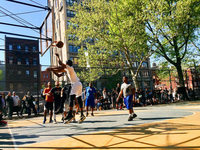 In New Yorks Basketballkäfig "The Cage" gelten besondere Regeln In New Yorks Basketballkäfig "The Cage" gelten besondere Regeln