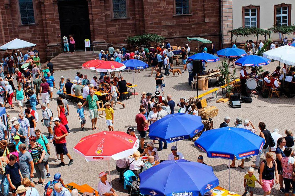 Beim Historischen Markttag in St. Peter war der Dorfplatz von morgens bis abends stark frequentiert (Foto: Erich Krieger) Beim Historischen Markttag in St. Peter war der Dorfplatz von morgens bis abends stark frequentiert (Foto: Erich Krieger)