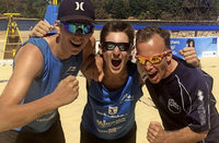 Beachvolleyballer erfolgreich im Sand Beachvolleyballer erfolgreich im Sand