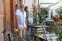 In Haslach gibt es einen bezaubernden Biergarten mit Kunstgalerie In Haslach gibt es einen bezaubernden Biergarten mit Kunstgalerie