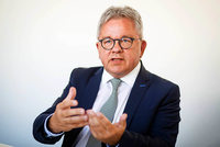 Justizminister Wolf will Debatte über Höchststrafe bei Kindesmissbrauch Justizminister Wolf will Debatte über Höchststrafe bei Kindesmissbrauch