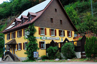 Gasthaus "Zwei Tauben" an der B31 soll wiederbelebt werden Gasthaus "Zwei Tauben" an der B31 soll wiederbelebt werden