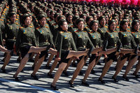 Fotos: Nordkorea hält zum 70. Gründungstag große Militärparade ab Fotos: Nordkorea hält zum 70. Gründungstag große Militärparade ab