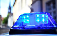 Transporter bleibt in Unterführung stecken – und kommt wieder frei Transporter bleibt in Unterführung stecken – und kommt wieder frei