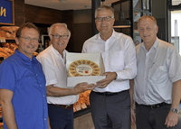 Spende fürs Bildungszentrum Seelbach Spende fürs Bildungszentrum Seelbach