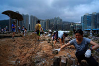 Taifun Mangkhut fordert zahlreiche Tote und wälzt sich nach China weiter Taifun Mangkhut fordert zahlreiche Tote und wälzt sich nach China weiter