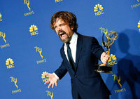 "Mrs. Maisel" räumt bei den Emmys ab und "Game of Thrones" ist bestes Drama "Mrs. Maisel" räumt bei den Emmys ab und "Game of Thrones" ist bestes Drama
