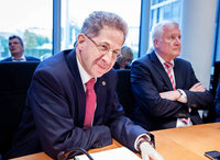 Maaßen wird als Staatssekretär für Sicherheit zuständig Maaßen wird als Staatssekretär für Sicherheit zuständig