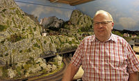Ein Ehren-Narr vernarrt in Eisenbahn Ein Ehren-Narr vernarrt in Eisenbahn