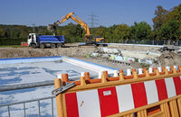 Bagger ebnen den Weg fürs neue Bad Bagger ebnen den Weg fürs neue Bad