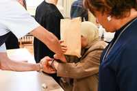 Familie steht wegen Mordanschlags auf 17-jährige Tochter vor Gericht Familie steht wegen Mordanschlags auf 17-jährige Tochter vor Gericht