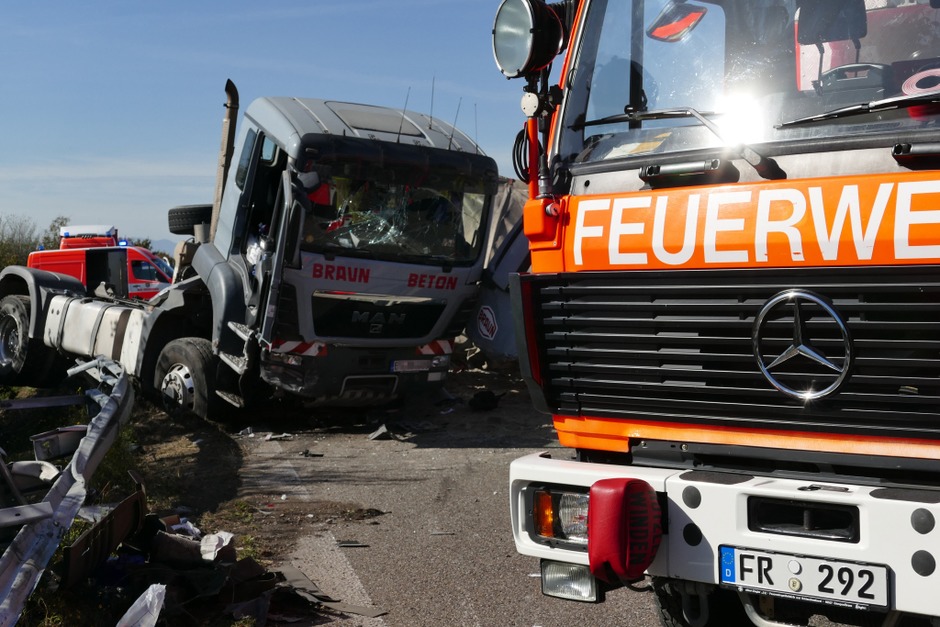 Fotos Schwerer LkwUnfall auf der A5 bei der