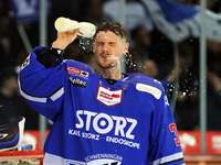 Dustin Strahlmeier soll in Schwenningen bleiben Dustin Strahlmeier soll in Schwenningen bleiben