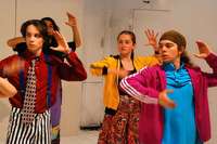 Bei der Freiburger Performance "Kidz" begegnen sich Text und Tanz Bei der Freiburger Performance "Kidz" begegnen sich Text und Tanz