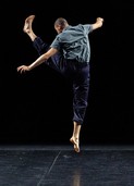 Tanzperformance von Noé Soulier Tanzperformance von Noé Soulier