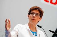 Regeln für Youtuber im Wahlkampf? CDU-Chefin löst heftige Debatte aus Regeln für Youtuber im Wahlkampf? CDU-Chefin löst heftige Debatte aus