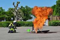 Feuerwehr wirbt mit Schauübungen um Nachwuchs Feuerwehr wirbt mit Schauübungen um Nachwuchs