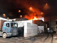 Schreddern von Metallfässern löst Feuer in Recyclingfirma in Pratteln aus Schreddern von Metallfässern löst Feuer in Recyclingfirma in Pratteln aus