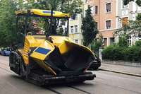 Mann klaut in Basel eine Asphaltiermaschine und demoliert Autos damit Mann klaut in Basel eine Asphaltiermaschine und demoliert Autos damit
