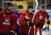 Fotos: EHC Freiburg empfängt Fans beim ersten Training auf dem Eis Fotos: EHC Freiburg empfängt Fans beim ersten Training auf dem Eis