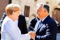 Merkel und Orban suchen Annäherung – trotz Dissens in Flüchtlingsfragen Merkel und Orban suchen Annäherung – trotz Dissens in Flüchtlingsfragen