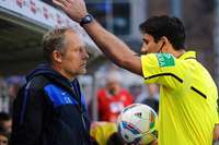 Gelb für Trainer – Christian Streich warnt vor Machtmissbrauch Gelb für Trainer – Christian Streich warnt vor Machtmissbrauch