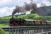 Zwei Männer machen auf der Sauschwänzlebahn mächtig Dampf Zwei Männer machen auf der Sauschwänzlebahn mächtig Dampf