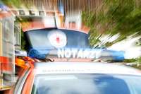 48-Jähriger rast hinter Krankenwagen her und muss den Führerschein abgeben 48-Jähriger rast hinter Krankenwagen her und muss den Führerschein abgeben