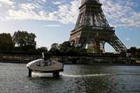 Wassertaxis sollen Passagiere in Paris über die Seine bringen Wassertaxis sollen Passagiere in Paris über die Seine bringen