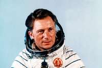 "Brückenbauer zwischen Ost und West" - Kosmonaut Sigmund Jähn ist tot "Brückenbauer zwischen Ost und West" - Kosmonaut Sigmund Jähn ist tot
