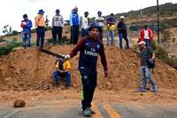 Indigene gehen in Ecuador für billigeren Sprit auf die Straße Indigene gehen in Ecuador für billigeren Sprit auf die Straße