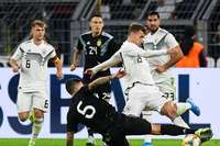 2:2 der Nationalmannschaft beim Debüt der SC-Spieler Waldschmidt und Koch 2:2 der Nationalmannschaft beim Debüt der SC-Spieler Waldschmidt und Koch