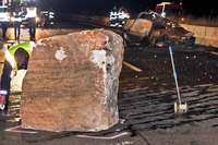 Nach tödlichem Unfall mit Felsbrocken: Identität des Fahrers weiter unklar Nach tödlichem Unfall mit Felsbrocken: Identität des Fahrers weiter unklar