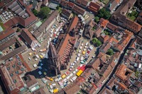 Mann entblößt sich am Sonntagmittag auf dem Münsterplatz Mann entblößt sich am Sonntagmittag auf dem Münsterplatz
