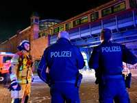 Feuer in Sonderzug mit Fans des SC Freiburg in Berlin – drei Verletzte Feuer in Sonderzug mit Fans des SC Freiburg in Berlin – drei Verletzte